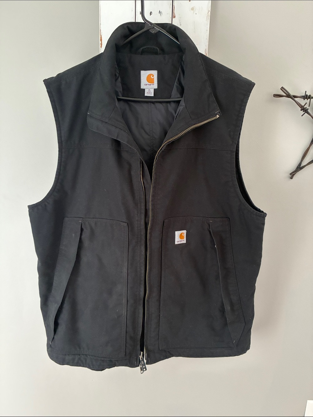 Mens black Carhartt vest
